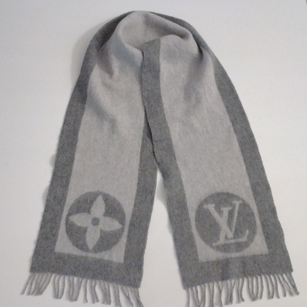 Louis Vuitton Cardiff Scarf
